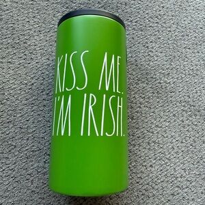 Rae Dunn KISS ME I’M IRISH Slim Can Cooler Steel St Patricks 12oz Mug Koozie NEW